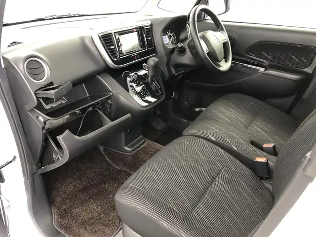 三菱 ｅＫスペース カスタムG セーフティパッケージ 愛知県 2017(平29)年 3.6万km シルキーホワイト 純正ナビ（ワンセグ／ＣＤ／ＤＶＤ）　/全方位カメラ　/衝突軽減ブレーキ　/パワースライドドア　/ＬＥＤライト　/オートライト　/フォグ　/1４インチアルミホイール　/スタッドレス積込　/スマートキー　/フロアマット