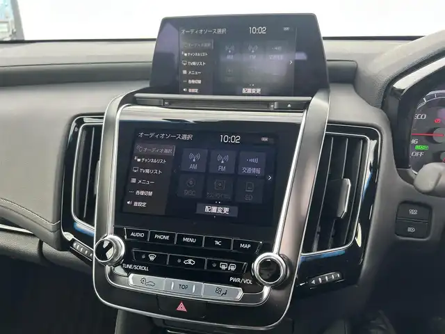 トヨタ クラウン ハイブリッド RS アドバンス 熊本県 2019(平31)年 1.6万km ホワイトパールクリスタルシャイン 純正ナビBluetooth/AM/FM/CD/DVD/SD/USB/Miracast/AUX/・DTV/トヨタセーフティセンス/・レーントレーシングアシスト/・プリクラッシュセーフティ/・ブラインドスポットモニター/・クリアランスソナー/・リアクロストラフィックアラート/・パーキングサポート/・ロードサインアシスト/・先行車発進お知らせ機能/・レーダークルーズコントロール/ヘッドアップディスプレイ/ポジションメモリーシート/フォグランプ/パドルシフト/電子パーキングブレーキ/ETC2.0/バックカメラ/電動格納ミラー/・ウィンカーミラー/革巻きステアリング/・ステアリングヒーター/シートヒーター/トランクオープナー/SOSボタン/ステアリングスイッチ/プッシュスタート/スマートキー/スペアキー/カードキー/純正フロアマット/純正アルミホイール