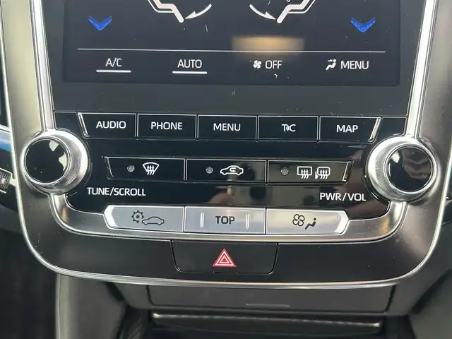 トヨタ クラウン ハイブリッド RS アドバンス 熊本県 2019(平31)年 1.6万km ホワイトパールクリスタルシャイン 純正ナビBluetooth/AM/FM/CD/DVD/SD/USB/Miracast/AUX/・DTV/トヨタセーフティセンス/・レーントレーシングアシスト/・プリクラッシュセーフティ/・ブラインドスポットモニター/・クリアランスソナー/・リアクロストラフィックアラート/・パーキングサポート/・ロードサインアシスト/・先行車発進お知らせ機能/・レーダークルーズコントロール/ヘッドアップディスプレイ/ポジションメモリーシート/フォグランプ/パドルシフト/電子パーキングブレーキ/ETC2.0/バックカメラ/電動格納ミラー/・ウィンカーミラー/革巻きステアリング/・ステアリングヒーター/シートヒーター/トランクオープナー/SOSボタン/ステアリングスイッチ/プッシュスタート/スマートキー/スペアキー/カードキー/純正フロアマット/純正アルミホイール