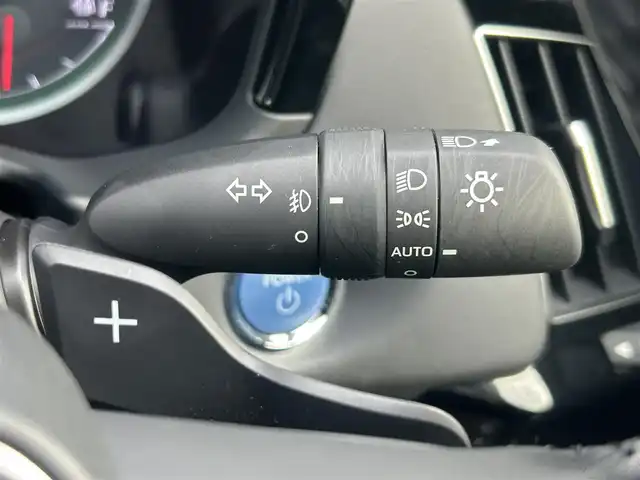 トヨタ クラウン ハイブリッド RS アドバンス 熊本県 2019(平31)年 1.6万km ホワイトパールクリスタルシャイン 純正ナビBluetooth/AM/FM/CD/DVD/SD/USB/Miracast/AUX/・DTV/トヨタセーフティセンス/・レーントレーシングアシスト/・プリクラッシュセーフティ/・ブラインドスポットモニター/・クリアランスソナー/・リアクロストラフィックアラート/・パーキングサポート/・ロードサインアシスト/・先行車発進お知らせ機能/・レーダークルーズコントロール/ヘッドアップディスプレイ/ポジションメモリーシート/フォグランプ/パドルシフト/電子パーキングブレーキ/ETC2.0/バックカメラ/電動格納ミラー/・ウィンカーミラー/革巻きステアリング/・ステアリングヒーター/シートヒーター/トランクオープナー/SOSボタン/ステアリングスイッチ/プッシュスタート/スマートキー/スペアキー/カードキー/純正フロアマット/純正アルミホイール