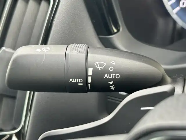 トヨタ クラウン ハイブリッド RS アドバンス 熊本県 2019(平31)年 1.6万km ホワイトパールクリスタルシャイン 純正ナビBluetooth/AM/FM/CD/DVD/SD/USB/Miracast/AUX/・DTV/トヨタセーフティセンス/・レーントレーシングアシスト/・プリクラッシュセーフティ/・ブラインドスポットモニター/・クリアランスソナー/・リアクロストラフィックアラート/・パーキングサポート/・ロードサインアシスト/・先行車発進お知らせ機能/・レーダークルーズコントロール/ヘッドアップディスプレイ/ポジションメモリーシート/フォグランプ/パドルシフト/電子パーキングブレーキ/ETC2.0/バックカメラ/電動格納ミラー/・ウィンカーミラー/革巻きステアリング/・ステアリングヒーター/シートヒーター/トランクオープナー/SOSボタン/ステアリングスイッチ/プッシュスタート/スマートキー/スペアキー/カードキー/純正フロアマット/純正アルミホイール