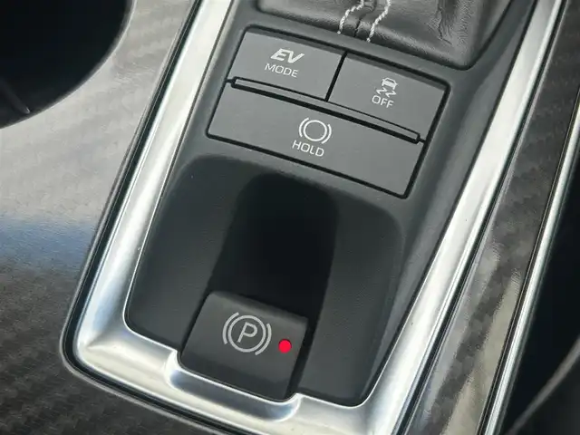 トヨタ クラウン ハイブリッド RS アドバンス 熊本県 2019(平31)年 1.6万km ホワイトパールクリスタルシャイン 純正ナビBluetooth/AM/FM/CD/DVD/SD/USB/Miracast/AUX/・DTV/トヨタセーフティセンス/・レーントレーシングアシスト/・プリクラッシュセーフティ/・ブラインドスポットモニター/・クリアランスソナー/・リアクロストラフィックアラート/・パーキングサポート/・ロードサインアシスト/・先行車発進お知らせ機能/・レーダークルーズコントロール/ヘッドアップディスプレイ/ポジションメモリーシート/フォグランプ/パドルシフト/電子パーキングブレーキ/ETC2.0/バックカメラ/電動格納ミラー/・ウィンカーミラー/革巻きステアリング/・ステアリングヒーター/シートヒーター/トランクオープナー/SOSボタン/ステアリングスイッチ/プッシュスタート/スマートキー/スペアキー/カードキー/純正フロアマット/純正アルミホイール