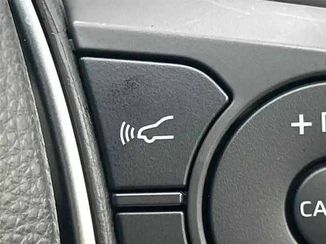 トヨタ クラウン ハイブリッド RS アドバンス 熊本県 2019(平31)年 1.6万km ホワイトパールクリスタルシャイン 純正ナビBluetooth/AM/FM/CD/DVD/SD/USB/Miracast/AUX/・DTV/トヨタセーフティセンス/・レーントレーシングアシスト/・プリクラッシュセーフティ/・ブラインドスポットモニター/・クリアランスソナー/・リアクロストラフィックアラート/・パーキングサポート/・ロードサインアシスト/・先行車発進お知らせ機能/・レーダークルーズコントロール/ヘッドアップディスプレイ/ポジションメモリーシート/フォグランプ/パドルシフト/電子パーキングブレーキ/ETC2.0/バックカメラ/電動格納ミラー/・ウィンカーミラー/革巻きステアリング/・ステアリングヒーター/シートヒーター/トランクオープナー/SOSボタン/ステアリングスイッチ/プッシュスタート/スマートキー/スペアキー/カードキー/純正フロアマット/純正アルミホイール