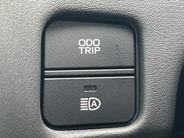 トヨタ クラウン ハイブリッド RS アドバンス 熊本県 2019(平31)年 1.6万km ホワイトパールクリスタルシャイン 純正ナビBluetooth/AM/FM/CD/DVD/SD/USB/Miracast/AUX/・DTV/トヨタセーフティセンス/・レーントレーシングアシスト/・プリクラッシュセーフティ/・ブラインドスポットモニター/・クリアランスソナー/・リアクロストラフィックアラート/・パーキングサポート/・ロードサインアシスト/・先行車発進お知らせ機能/・レーダークルーズコントロール/ヘッドアップディスプレイ/ポジションメモリーシート/フォグランプ/パドルシフト/電子パーキングブレーキ/ETC2.0/バックカメラ/電動格納ミラー/・ウィンカーミラー/革巻きステアリング/・ステアリングヒーター/シートヒーター/トランクオープナー/SOSボタン/ステアリングスイッチ/プッシュスタート/スマートキー/スペアキー/カードキー/純正フロアマット/純正アルミホイール