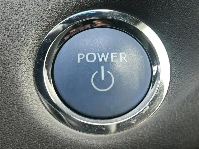 トヨタ クラウン ハイブリッド RS アドバンス 熊本県 2019(平31)年 1.6万km ホワイトパールクリスタルシャイン 純正ナビBluetooth/AM/FM/CD/DVD/SD/USB/Miracast/AUX/・DTV/トヨタセーフティセンス/・レーントレーシングアシスト/・プリクラッシュセーフティ/・ブラインドスポットモニター/・クリアランスソナー/・リアクロストラフィックアラート/・パーキングサポート/・ロードサインアシスト/・先行車発進お知らせ機能/・レーダークルーズコントロール/ヘッドアップディスプレイ/ポジションメモリーシート/フォグランプ/パドルシフト/電子パーキングブレーキ/ETC2.0/バックカメラ/電動格納ミラー/・ウィンカーミラー/革巻きステアリング/・ステアリングヒーター/シートヒーター/トランクオープナー/SOSボタン/ステアリングスイッチ/プッシュスタート/スマートキー/スペアキー/カードキー/純正フロアマット/純正アルミホイール