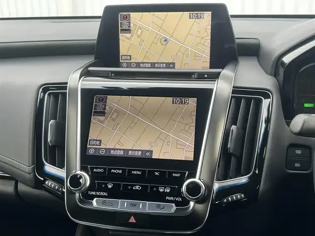 トヨタ クラウン ハイブリッド RS アドバンス 熊本県 2019(平31)年 1.6万km ホワイトパールクリスタルシャイン 純正ナビBluetooth/AM/FM/CD/DVD/SD/USB/Miracast/AUX/・DTV/トヨタセーフティセンス/・レーントレーシングアシスト/・プリクラッシュセーフティ/・ブラインドスポットモニター/・クリアランスソナー/・リアクロストラフィックアラート/・パーキングサポート/・ロードサインアシスト/・先行車発進お知らせ機能/・レーダークルーズコントロール/ヘッドアップディスプレイ/ポジションメモリーシート/フォグランプ/パドルシフト/電子パーキングブレーキ/ETC2.0/バックカメラ/電動格納ミラー/・ウィンカーミラー/革巻きステアリング/・ステアリングヒーター/シートヒーター/トランクオープナー/SOSボタン/ステアリングスイッチ/プッシュスタート/スマートキー/スペアキー/カードキー/純正フロアマット/純正アルミホイール