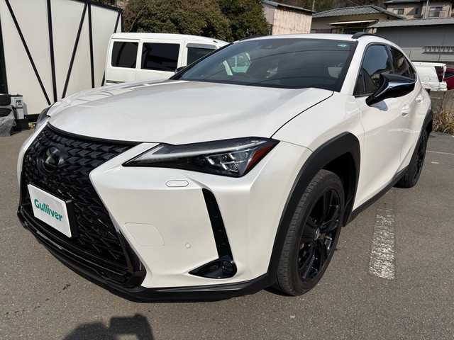 レクサス ＵＸ 200 アーバンエレガンス 福岡県 2021(令3)年 4.1万km ソニッククォーツ メーカーナビ/フルセグTV//CD/SD/BTA/USB/全方位カメラ/黒革(合皮)パワーシート/ヒーター/プリクラッシュシステム/パワーバックドア/ビルトインETC2.0/パドルシフト/LEDヘッドライト/純正18インチAW/保証書/取扱説明書/スペアキー