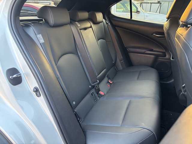 レクサス ＵＸ 200 アーバンエレガンス 福岡県 2021(令3)年 4.1万km ソニッククォーツ メーカーナビ/フルセグTV//CD/SD/BTA/USB/全方位カメラ/黒革(合皮)パワーシート/ヒーター/プリクラッシュシステム/パワーバックドア/ビルトインETC2.0/パドルシフト/LEDヘッドライト/純正18インチAW/保証書/取扱説明書/スペアキー