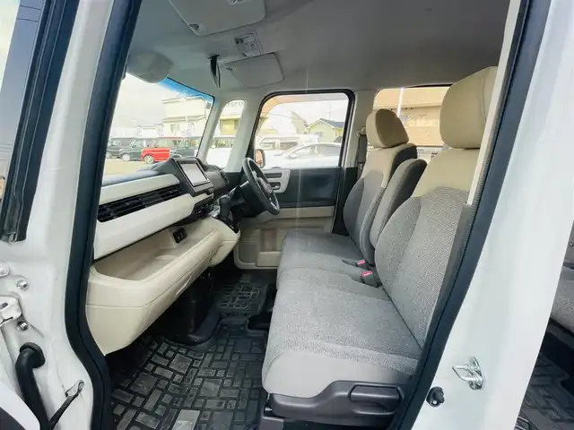 ホンダ Ｎ ＢＯＸ G L ホンダセンシング 岡山県 2019(令1)年 10.1万km プラチナホワイトパール (株)IDOMが運営する【じしゃロン岡山店】の自社ローン専用車両です。こちらは現金またはオートローンご利用時の価格です。 自社ローンご希望の方は別途その旨お申し付け下さい/＊純正ナビ（Gathers/ vxm-194vfi）/＊片側パワスラ/＊バックカメラ/＊プッシュST/＊前側ドラレコ(SDカードなし)/＊ホンダセンシング