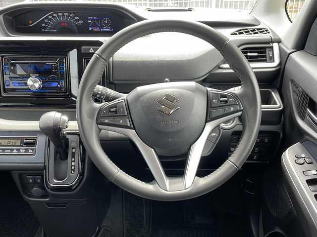 スズキ ソリオ HV MZ 道東・釧路十勝 2024(令6)年 2.4万km ピュアホワイトP 4WD/ワンオーナー/社外オーディオ/CD/BT/USB/AUX/両側パワースライドドア/前席シートヒーター/ヘッドアップディスプレイ/デュアルカメラブレーキサポート/追従クルーズコントロール/ハイビームアシスト/レーンキープアシスト/リアパーキングセンサー/サイドカーテンエアバック/スリムサーキュレーター/シートバックテーブル/後席ドアロールサンシェード/LEDヘッドライト/LEDフォグライト/純正15インチアルミホイール/純正フロアマット