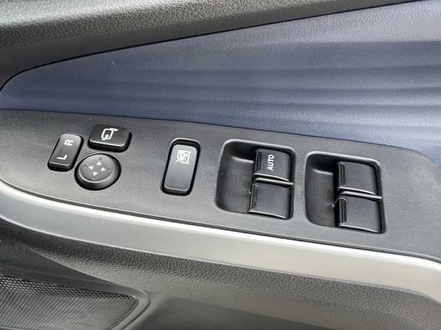 スズキ ソリオ HV MZ 道東・釧路十勝 2024(令6)年 2.4万km ピュアホワイトP 4WD/ワンオーナー/社外オーディオ/CD/BT/USB/AUX/両側パワースライドドア/前席シートヒーター/ヘッドアップディスプレイ/デュアルカメラブレーキサポート/追従クルーズコントロール/ハイビームアシスト/レーンキープアシスト/リアパーキングセンサー/サイドカーテンエアバック/スリムサーキュレーター/シートバックテーブル/後席ドアロールサンシェード/LEDヘッドライト/LEDフォグライト/純正15インチアルミホイール/純正フロアマット