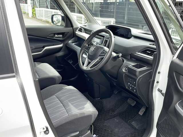 スズキ ソリオ HV MZ 道東・釧路十勝 2024(令6)年 2.4万km ピュアホワイトP 4WD/ワンオーナー/社外オーディオ/CD/BT/USB/AUX/両側パワースライドドア/前席シートヒーター/ヘッドアップディスプレイ/デュアルカメラブレーキサポート/追従クルーズコントロール/ハイビームアシスト/レーンキープアシスト/リアパーキングセンサー/サイドカーテンエアバック/スリムサーキュレーター/シートバックテーブル/後席ドアロールサンシェード/LEDヘッドライト/LEDフォグライト/純正15インチアルミホイール/純正フロアマット