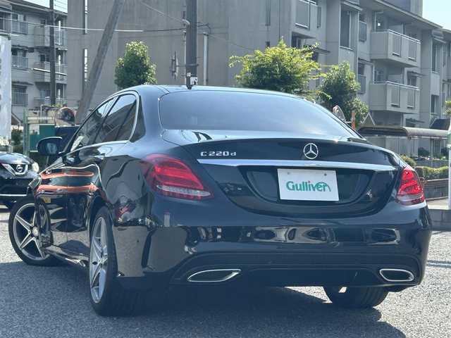 メルセデス・ベンツ Ｃ２２０ｄ アバンギャルド　AMGライン 兵庫県 2016(平28)年 4.7万km オブシディアンブラック ・ベーシックパッケージ//パークトロニック//シートヒーター（前席）/・プレミアムパッケージ//パワートランクリッド/・レザーエクスクルーシブパッケージ//本革シート//エアバランスパッケージ（パフュームアトマイザー）/・AMGライン//18インチ5スポークAW//AMGスタイリングパッケージ//Mercedes-Benzロゴ入りキャリパー/・COMANDシステム/・バックカメラ/・ヘッドアップディスプレイ/・前席パワーシート/・ダイナミックセレクト/・ETC/・AIRマチックサスペンション/・アンビエントライト/・オートLEDヘッドランプ/【セーフティ】//ディストロニックプラス//ステアリングアシスト//レーンキープアシスト//PRE-SAFEブレーキ//ブラインドスポットアシスト//アテンションアシスト