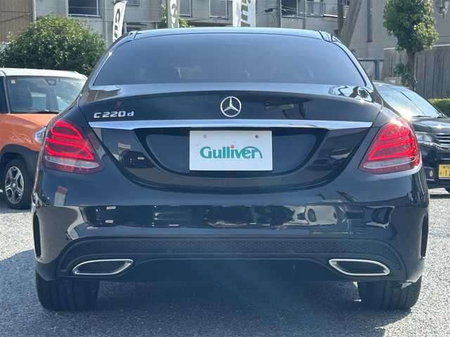 メルセデス・ベンツ Ｃ２２０ｄ アバンギャルド　AMGライン 兵庫県 2016(平28)年 4.7万km オブシディアンブラック ・ベーシックパッケージ//パークトロニック//シートヒーター（前席）/・プレミアムパッケージ//パワートランクリッド/・レザーエクスクルーシブパッケージ//本革シート//エアバランスパッケージ（パフュームアトマイザー）/・AMGライン//18インチ5スポークAW//AMGスタイリングパッケージ//Mercedes-Benzロゴ入りキャリパー/・COMANDシステム/・バックカメラ/・ヘッドアップディスプレイ/・前席パワーシート/・ダイナミックセレクト/・ETC/・AIRマチックサスペンション/・アンビエントライト/・オートLEDヘッドランプ/【セーフティ】//ディストロニックプラス//ステアリングアシスト//レーンキープアシスト//PRE-SAFEブレーキ//ブラインドスポットアシスト//アテンションアシスト