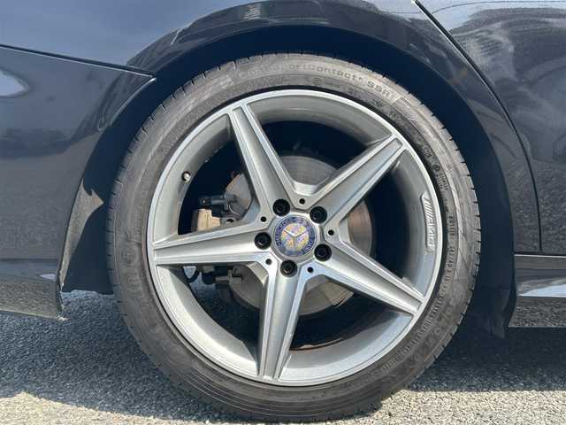 メルセデス・ベンツ Ｃ２２０ｄ アバンギャルド　AMGライン 兵庫県 2016(平28)年 4.7万km オブシディアンブラック ・ベーシックパッケージ//パークトロニック//シートヒーター（前席）/・プレミアムパッケージ//パワートランクリッド/・レザーエクスクルーシブパッケージ//本革シート//エアバランスパッケージ（パフュームアトマイザー）/・AMGライン//18インチ5スポークAW//AMGスタイリングパッケージ//Mercedes-Benzロゴ入りキャリパー/・COMANDシステム/・バックカメラ/・ヘッドアップディスプレイ/・前席パワーシート/・ダイナミックセレクト/・ETC/・AIRマチックサスペンション/・アンビエントライト/・オートLEDヘッドランプ/【セーフティ】//ディストロニックプラス//ステアリングアシスト//レーンキープアシスト//PRE-SAFEブレーキ//ブラインドスポットアシスト//アテンションアシスト