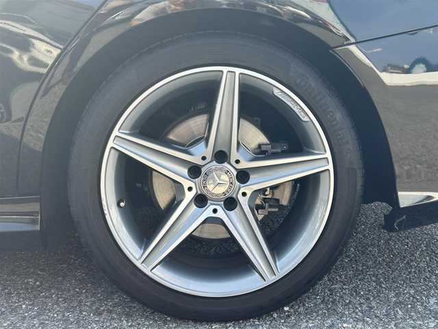 メルセデス・ベンツ Ｃ２２０ｄ アバンギャルド　AMGライン 兵庫県 2016(平28)年 4.7万km オブシディアンブラック ・ベーシックパッケージ//パークトロニック//シートヒーター（前席）/・プレミアムパッケージ//パワートランクリッド/・レザーエクスクルーシブパッケージ//本革シート//エアバランスパッケージ（パフュームアトマイザー）/・AMGライン//18インチ5スポークAW//AMGスタイリングパッケージ//Mercedes-Benzロゴ入りキャリパー/・COMANDシステム/・バックカメラ/・ヘッドアップディスプレイ/・前席パワーシート/・ダイナミックセレクト/・ETC/・AIRマチックサスペンション/・アンビエントライト/・オートLEDヘッドランプ/【セーフティ】//ディストロニックプラス//ステアリングアシスト//レーンキープアシスト//PRE-SAFEブレーキ//ブラインドスポットアシスト//アテンションアシスト