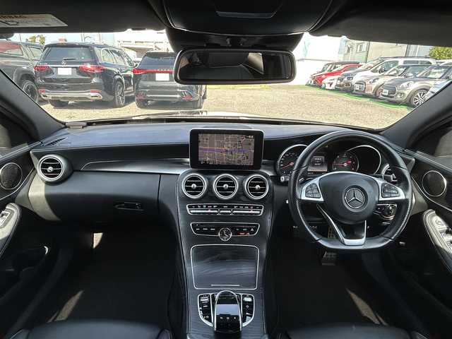 メルセデス・ベンツ Ｃ２２０ｄ アバンギャルド　AMGライン 兵庫県 2016(平28)年 4.7万km オブシディアンブラック ・ベーシックパッケージ//パークトロニック//シートヒーター（前席）/・プレミアムパッケージ//パワートランクリッド/・レザーエクスクルーシブパッケージ//本革シート//エアバランスパッケージ（パフュームアトマイザー）/・AMGライン//18インチ5スポークAW//AMGスタイリングパッケージ//Mercedes-Benzロゴ入りキャリパー/・COMANDシステム/・バックカメラ/・ヘッドアップディスプレイ/・前席パワーシート/・ダイナミックセレクト/・ETC/・AIRマチックサスペンション/・アンビエントライト/・オートLEDヘッドランプ/【セーフティ】//ディストロニックプラス//ステアリングアシスト//レーンキープアシスト//PRE-SAFEブレーキ//ブラインドスポットアシスト//アテンションアシスト