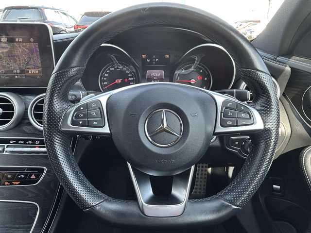 メルセデス・ベンツ Ｃ２２０ｄ アバンギャルド　AMGライン 兵庫県 2016(平28)年 4.7万km オブシディアンブラック ・ベーシックパッケージ//パークトロニック//シートヒーター（前席）/・プレミアムパッケージ//パワートランクリッド/・レザーエクスクルーシブパッケージ//本革シート//エアバランスパッケージ（パフュームアトマイザー）/・AMGライン//18インチ5スポークAW//AMGスタイリングパッケージ//Mercedes-Benzロゴ入りキャリパー/・COMANDシステム/・バックカメラ/・ヘッドアップディスプレイ/・前席パワーシート/・ダイナミックセレクト/・ETC/・AIRマチックサスペンション/・アンビエントライト/・オートLEDヘッドランプ/【セーフティ】//ディストロニックプラス//ステアリングアシスト//レーンキープアシスト//PRE-SAFEブレーキ//ブラインドスポットアシスト//アテンションアシスト