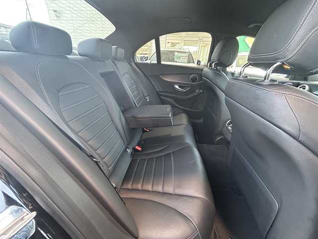 メルセデス・ベンツ Ｃ２２０ｄ アバンギャルド　AMGライン 兵庫県 2016(平28)年 4.7万km オブシディアンブラック ・ベーシックパッケージ//パークトロニック//シートヒーター（前席）/・プレミアムパッケージ//パワートランクリッド/・レザーエクスクルーシブパッケージ//本革シート//エアバランスパッケージ（パフュームアトマイザー）/・AMGライン//18インチ5スポークAW//AMGスタイリングパッケージ//Mercedes-Benzロゴ入りキャリパー/・COMANDシステム/・バックカメラ/・ヘッドアップディスプレイ/・前席パワーシート/・ダイナミックセレクト/・ETC/・AIRマチックサスペンション/・アンビエントライト/・オートLEDヘッドランプ/【セーフティ】//ディストロニックプラス//ステアリングアシスト//レーンキープアシスト//PRE-SAFEブレーキ//ブラインドスポットアシスト//アテンションアシスト