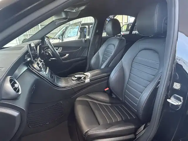メルセデス・ベンツ Ｃ２２０ｄ アバンギャルド　AMGライン 兵庫県 2016(平28)年 4.7万km オブシディアンブラック ・ベーシックパッケージ//パークトロニック//シートヒーター（前席）/・プレミアムパッケージ//パワートランクリッド/・レザーエクスクルーシブパッケージ//本革シート//エアバランスパッケージ（パフュームアトマイザー）/・AMGライン//18インチ5スポークAW//AMGスタイリングパッケージ//Mercedes-Benzロゴ入りキャリパー/・COMANDシステム/・バックカメラ/・ヘッドアップディスプレイ/・前席パワーシート/・ダイナミックセレクト/・ETC/・AIRマチックサスペンション/・アンビエントライト/・オートLEDヘッドランプ/【セーフティ】//ディストロニックプラス//ステアリングアシスト//レーンキープアシスト//PRE-SAFEブレーキ//ブラインドスポットアシスト//アテンションアシスト