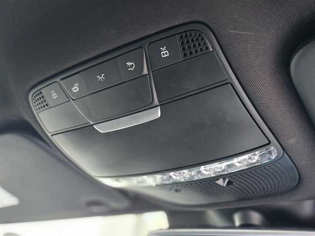 メルセデス・ベンツ Ｃ２２０ｄ アバンギャルド　AMGライン 山梨県 2016(平28)年 4.7万km オブシディアンブラック レザーEXC/レーダーセーフティP/キーレスG/黒本革/前Ｐシート/前シートヒーター/パヒュームＡ/ＨＵＤ/純正ＨＤＤナビ/Ｂカメラ/フルセグ/ＢＴ/ディストロニックＰ/パークトロニック/ＬＫＡ/ＢＳＡ/ＬＥＤ/Ａハイビーム/ＥＴＣ