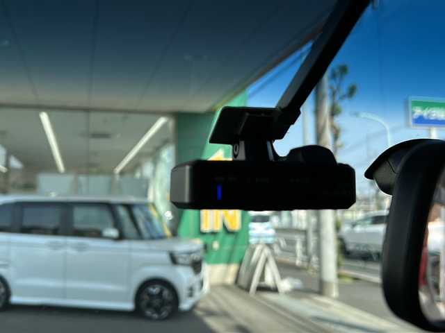 日産 エルグランド 250ハイウェイスターS 東京都 2017(平29)年 1万km ブリリアントホワイトパール 純正SDナビ/・BT/USB/CD/DVD接続可能/バックモニター/クルーズコントロール/片側パワースライドドア/ドライブレコーダー/ハーフレザーシート/ビルトインETC/純正フロアマット/オットマン/LEDヘッドライト/横滑り防止装置/盗難防止装置/アンチブレーキングシステム/AFS/プッシュスタート/保証書・取扱説明書/スペアキー1本