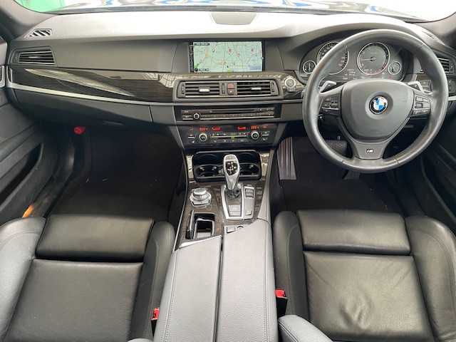 ＢＭＷ ５２８ｉ ツーリング Mスポーツ 埼玉県 2013(平25)年 2万km ジェットブラック 登録時走行距離19297km/車検R8年5月21日まで/ターボ/純正メーカーHDDナビゲーション/（CD/DVD/BT）/フルセグテレビ/バックカメラ/純正19インチアルミホイール/クルーズコントロール/LIMスイッチ/黒革シート/前席パワーシート /（シートメモリ付き）/シートヒーター/HIDヘッドライト/フォグランプ/ETC(ミラー一体型)/パドルシフト/クリアランスソナー /ステアリングリモコン/オートライト/電動格納ミラー/アイドリングストップ/ドアバイザー/プッシュスタート/スマートキー/新車保証書/取扱説明書