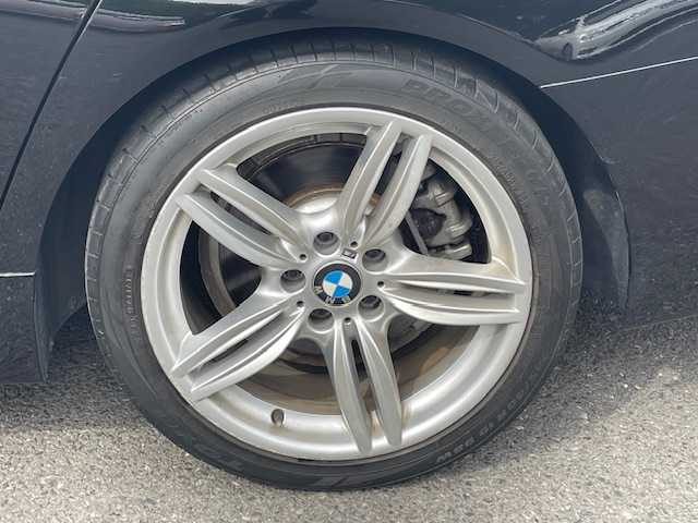 ＢＭＷ ５２８ｉ ツーリング Mスポーツ 埼玉県 2013(平25)年 2万km ジェットブラック 登録時走行距離19297km/車検R8年5月21日まで/ターボ/純正メーカーHDDナビゲーション/（CD/DVD/BT）/フルセグテレビ/バックカメラ/純正19インチアルミホイール/クルーズコントロール/LIMスイッチ/黒革シート/前席パワーシート /（シートメモリ付き）/シートヒーター/HIDヘッドライト/フォグランプ/ETC(ミラー一体型)/パドルシフト/クリアランスソナー /ステアリングリモコン/オートライト/電動格納ミラー/アイドリングストップ/ドアバイザー/プッシュスタート/スマートキー/新車保証書/取扱説明書