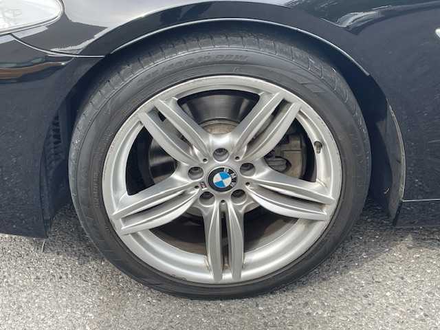 ＢＭＷ ５２８ｉ ツーリング Mスポーツ 埼玉県 2013(平25)年 2万km ジェットブラック 登録時走行距離19297km/車検R8年5月21日まで/ターボ/純正メーカーHDDナビゲーション/（CD/DVD/BT）/フルセグテレビ/バックカメラ/純正19インチアルミホイール/クルーズコントロール/LIMスイッチ/黒革シート/前席パワーシート /（シートメモリ付き）/シートヒーター/HIDヘッドライト/フォグランプ/ETC(ミラー一体型)/パドルシフト/クリアランスソナー /ステアリングリモコン/オートライト/電動格納ミラー/アイドリングストップ/ドアバイザー/プッシュスタート/スマートキー/新車保証書/取扱説明書