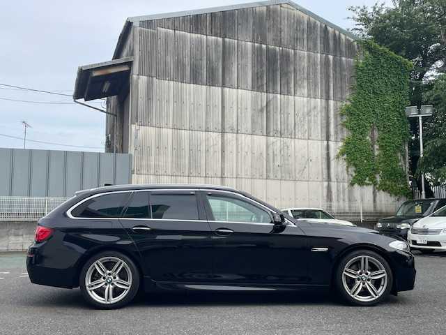 ＢＭＷ ５２８ｉ ツーリング Mスポーツ 埼玉県 2013(平25)年 2万km ジェットブラック 登録時走行距離19297km/車検R8年5月21日まで/ターボ/純正メーカーHDDナビゲーション/（CD/DVD/BT）/フルセグテレビ/バックカメラ/純正19インチアルミホイール/クルーズコントロール/LIMスイッチ/黒革シート/前席パワーシート /（シートメモリ付き）/シートヒーター/HIDヘッドライト/フォグランプ/ETC(ミラー一体型)/パドルシフト/クリアランスソナー /ステアリングリモコン/オートライト/電動格納ミラー/アイドリングストップ/ドアバイザー/プッシュスタート/スマートキー/新車保証書/取扱説明書