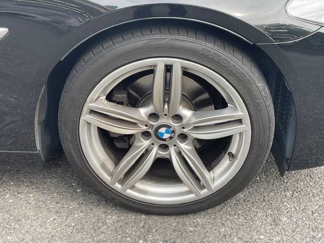ＢＭＷ ５２８ｉ ツーリング Mスポーツ 埼玉県 2013(平25)年 2万km ジェットブラック 登録時走行距離19297km/車検R8年5月21日まで/ターボ/純正メーカーHDDナビゲーション/（CD/DVD/BT）/フルセグテレビ/バックカメラ/純正19インチアルミホイール/クルーズコントロール/LIMスイッチ/黒革シート/前席パワーシート /（シートメモリ付き）/シートヒーター/HIDヘッドライト/フォグランプ/ETC(ミラー一体型)/パドルシフト/クリアランスソナー /ステアリングリモコン/オートライト/電動格納ミラー/アイドリングストップ/ドアバイザー/プッシュスタート/スマートキー/新車保証書/取扱説明書