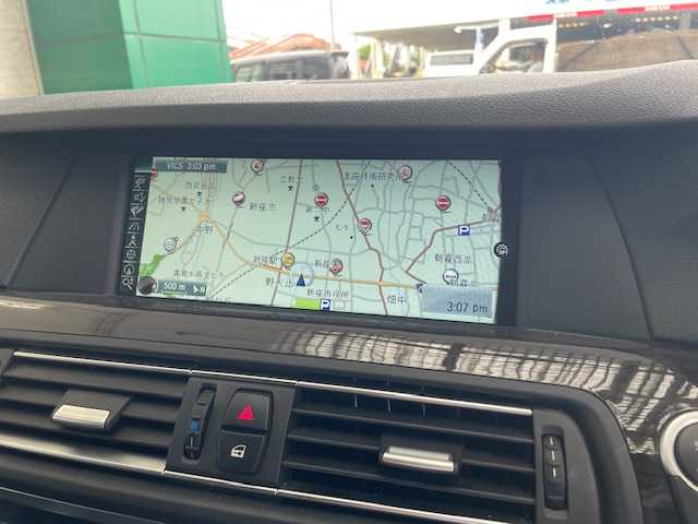 ＢＭＷ ５２８ｉ ツーリング Mスポーツ 埼玉県 2013(平25)年 2万km ジェットブラック 登録時走行距離19297km/車検R8年5月21日まで/ターボ/純正メーカーHDDナビゲーション/（CD/DVD/BT）/フルセグテレビ/バックカメラ/純正19インチアルミホイール/クルーズコントロール/LIMスイッチ/黒革シート/前席パワーシート /（シートメモリ付き）/シートヒーター/HIDヘッドライト/フォグランプ/ETC(ミラー一体型)/パドルシフト/クリアランスソナー /ステアリングリモコン/オートライト/電動格納ミラー/アイドリングストップ/ドアバイザー/プッシュスタート/スマートキー/新車保証書/取扱説明書