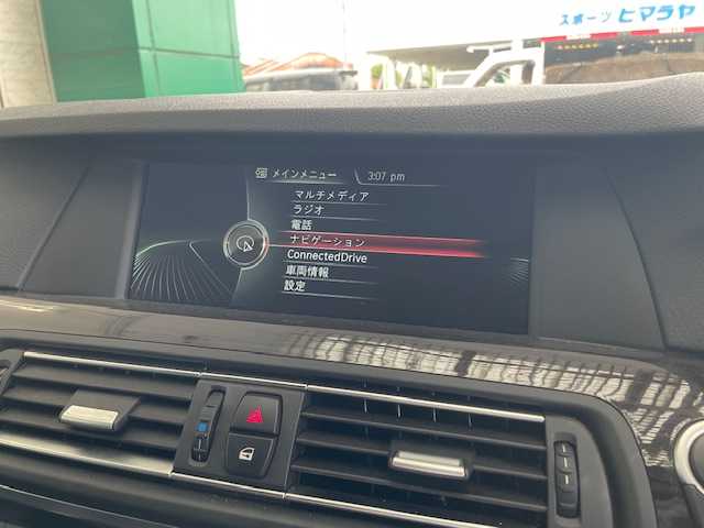 ＢＭＷ ５２８ｉ ツーリング Mスポーツ 埼玉県 2013(平25)年 2万km ジェットブラック 登録時走行距離19297km/車検R8年5月21日まで/ターボ/純正メーカーHDDナビゲーション/（CD/DVD/BT）/フルセグテレビ/バックカメラ/純正19インチアルミホイール/クルーズコントロール/LIMスイッチ/黒革シート/前席パワーシート /（シートメモリ付き）/シートヒーター/HIDヘッドライト/フォグランプ/ETC(ミラー一体型)/パドルシフト/クリアランスソナー /ステアリングリモコン/オートライト/電動格納ミラー/アイドリングストップ/ドアバイザー/プッシュスタート/スマートキー/新車保証書/取扱説明書