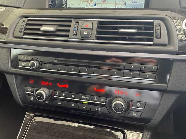 ＢＭＷ ５２８ｉ ツーリング Mスポーツ 埼玉県 2013(平25)年 2万km ジェットブラック 登録時走行距離19297km/車検R8年5月21日まで/ターボ/純正メーカーHDDナビゲーション/（CD/DVD/BT）/フルセグテレビ/バックカメラ/純正19インチアルミホイール/クルーズコントロール/LIMスイッチ/黒革シート/前席パワーシート /（シートメモリ付き）/シートヒーター/HIDヘッドライト/フォグランプ/ETC(ミラー一体型)/パドルシフト/クリアランスソナー /ステアリングリモコン/オートライト/電動格納ミラー/アイドリングストップ/ドアバイザー/プッシュスタート/スマートキー/新車保証書/取扱説明書
