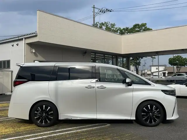 トヨタ アルファードハイブリット エグゼクティブ ラウンジ 宮城県 2023(令5)年 0.3万km プラチナホワイトパールマイカ ワンオーナー/純正メーカーディスプレイオーディオナビ（AM:FM:BT:TV）/デジタルインナーミラー/ヘッドアップディスプレイ/置くだけ充電/レーダークルコン/レーンキープアシスト/オートハイビーム/JBLプレミアムサウンド/ブレーキホールド/パドルシフト/D/N後席　パワーシート　エアーシート/シートヒーター/D席シートメモリー/パワーバックドア/BSM/ETC2.0/純正フリップダウンモニター/100V コンセント/オートハイビーム/アドバンストパーク/スマートキーx2