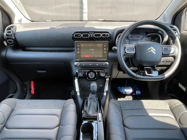 シトロエン シトロエン Ｃ３ エアクロス シャインパック ブルーHDi 香川県 2023(令5)年 2.4万km グレーⅡ アクティブセーフティーブレーキ/ブラインドスポットモニター/レーンアシスト/F/Rドライブレコーダー/インテリジェントハイビーム/LEDヘッドライト/AppleCarPlay/AndroidAuto/MirrorLink/スマートキー/アイドリングストップ/クルーズコントロール/パーキングアシスト/全方位カメラ/バックカメラ/ハーフレザーシート/純正17インチアルミ/コーナーセンサー