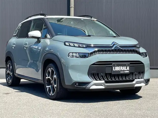 シトロエン シトロエン Ｃ３ エアクロス シャインパック ブルーHDi 香川県 2023(令5)年 2.4万km グレーⅡ アクティブセーフティーブレーキ/ブラインドスポットモニター/レーンアシスト/F/Rドライブレコーダー/インテリジェントハイビーム/LEDヘッドライト/AppleCarPlay/AndroidAuto/MirrorLink/スマートキー/アイドリングストップ/クルーズコントロール/パーキングアシスト/全方位カメラ/バックカメラ/ハーフレザーシート/純正17インチアルミ/コーナーセンサー