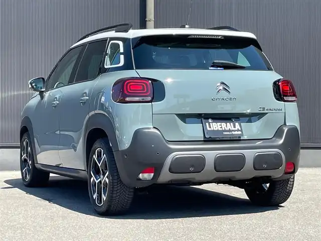シトロエン シトロエン Ｃ３ エアクロス シャインパック ブルーHDi 香川県 2023(令5)年 2.4万km グレーⅡ アクティブセーフティーブレーキ/ブラインドスポットモニター/レーンアシスト/F/Rドライブレコーダー/インテリジェントハイビーム/LEDヘッドライト/AppleCarPlay/AndroidAuto/MirrorLink/スマートキー/アイドリングストップ/クルーズコントロール/パーキングアシスト/全方位カメラ/バックカメラ/ハーフレザーシート/純正17インチアルミ/コーナーセンサー