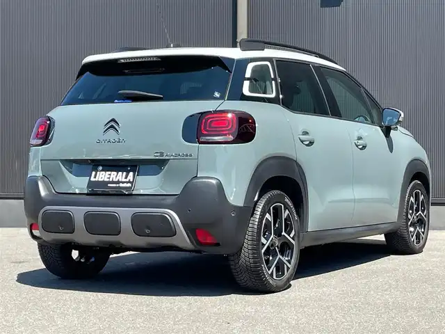 シトロエン シトロエン Ｃ３ エアクロス シャインパック ブルーHDi 香川県 2023(令5)年 2.4万km グレーⅡ アクティブセーフティーブレーキ/ブラインドスポットモニター/レーンアシスト/F/Rドライブレコーダー/インテリジェントハイビーム/LEDヘッドライト/AppleCarPlay/AndroidAuto/MirrorLink/スマートキー/アイドリングストップ/クルーズコントロール/パーキングアシスト/全方位カメラ/バックカメラ/ハーフレザーシート/純正17インチアルミ/コーナーセンサー