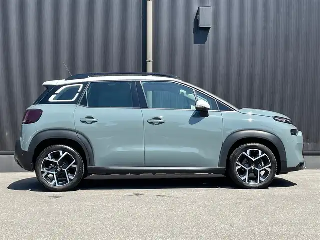 シトロエン シトロエン Ｃ３ エアクロス シャインパック ブルーHDi 香川県 2023(令5)年 2.4万km グレーⅡ アクティブセーフティーブレーキ/ブラインドスポットモニター/レーンアシスト/F/Rドライブレコーダー/インテリジェントハイビーム/LEDヘッドライト/AppleCarPlay/AndroidAuto/MirrorLink/スマートキー/アイドリングストップ/クルーズコントロール/パーキングアシスト/全方位カメラ/バックカメラ/ハーフレザーシート/純正17インチアルミ/コーナーセンサー