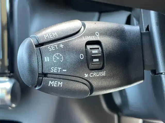 シトロエン シトロエン Ｃ３ エアクロス シャインパック ブルーHDi 香川県 2023(令5)年 2.4万km グレーⅡ アクティブセーフティーブレーキ/ブラインドスポットモニター/レーンアシスト/F/Rドライブレコーダー/インテリジェントハイビーム/LEDヘッドライト/AppleCarPlay/AndroidAuto/MirrorLink/スマートキー/アイドリングストップ/クルーズコントロール/パーキングアシスト/全方位カメラ/バックカメラ/ハーフレザーシート/純正17インチアルミ/コーナーセンサー