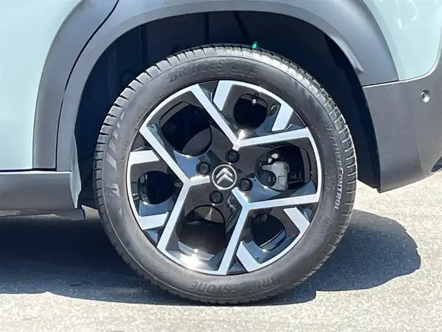シトロエン シトロエン Ｃ３ エアクロス シャインパック ブルーHDi 香川県 2023(令5)年 2.4万km グレーⅡ アクティブセーフティーブレーキ/ブラインドスポットモニター/レーンアシスト/F/Rドライブレコーダー/インテリジェントハイビーム/LEDヘッドライト/AppleCarPlay/AndroidAuto/MirrorLink/スマートキー/アイドリングストップ/クルーズコントロール/パーキングアシスト/全方位カメラ/バックカメラ/ハーフレザーシート/純正17インチアルミ/コーナーセンサー