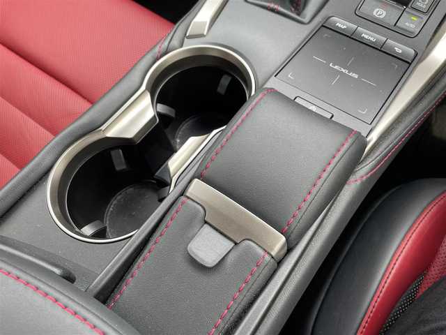 レクサス ＮＸ 300h Fスポーツ 広島県 2018(平30)年 0.9万km グラファイトブラックガラスフレーク ワンオーナー/純正10.3インチナビ（CD/DVD/Bluetooth）/フルセグTV（走行中視聴可）/全方位モニター/ETC2.0/レッド×ブラック コンビレザーシート/・シートヒーター/・エアシート/・パワーシート（メモリー機能付き）/三眼LEDヘッドライト/シーケンシャルウインカー/レーダークルーズコントロール/衝突被害軽減ブレーキ/車線逸脱防止支援機能/オートマチックハイビーム/コーナーセンサー/純正18インチAW/ステアリングヒーター/オートブレーキホールド/スペアキー×2