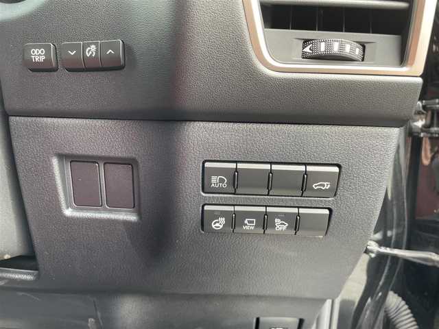 レクサス ＮＸ 300h Fスポーツ 広島県 2018(平30)年 0.9万km グラファイトブラックガラスフレーク ワンオーナー/純正10.3インチナビ（CD/DVD/Bluetooth）/フルセグTV（走行中視聴可）/全方位モニター/ETC2.0/レッド×ブラック コンビレザーシート/・シートヒーター/・エアシート/・パワーシート（メモリー機能付き）/三眼LEDヘッドライト/シーケンシャルウインカー/レーダークルーズコントロール/衝突被害軽減ブレーキ/車線逸脱防止支援機能/オートマチックハイビーム/コーナーセンサー/純正18インチAW/ステアリングヒーター/オートブレーキホールド/スペアキー×2