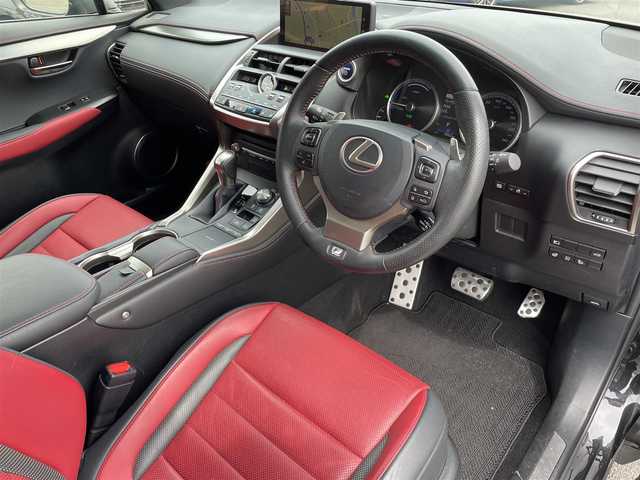 レクサス ＮＸ 300h Fスポーツ 広島県 2018(平30)年 0.9万km グラファイトブラックガラスフレーク ワンオーナー/純正10.3インチナビ（CD/DVD/Bluetooth）/フルセグTV（走行中視聴可）/全方位モニター/ETC2.0/レッド×ブラック コンビレザーシート/・シートヒーター/・エアシート/・パワーシート（メモリー機能付き）/三眼LEDヘッドライト/シーケンシャルウインカー/レーダークルーズコントロール/衝突被害軽減ブレーキ/車線逸脱防止支援機能/オートマチックハイビーム/コーナーセンサー/純正18インチAW/ステアリングヒーター/オートブレーキホールド/スペアキー×2