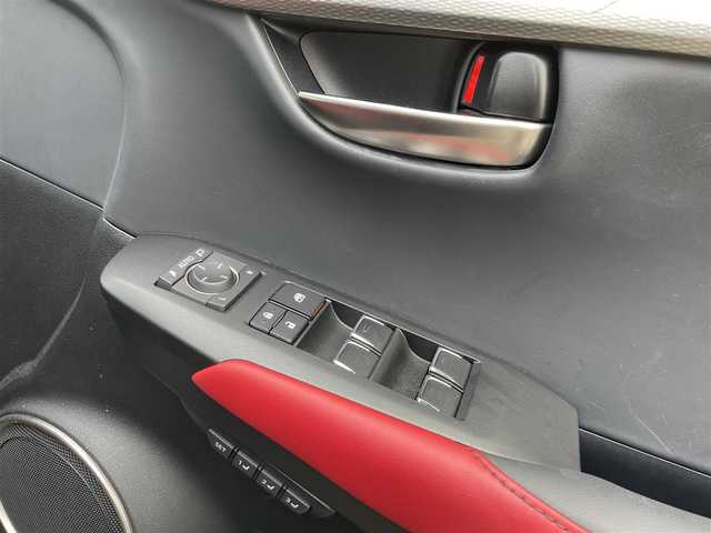 レクサス ＮＸ 300h Fスポーツ 広島県 2018(平30)年 0.9万km グラファイトブラックガラスフレーク ワンオーナー/純正10.3インチナビ（CD/DVD/Bluetooth）/フルセグTV（走行中視聴可）/全方位モニター/ETC2.0/レッド×ブラック コンビレザーシート/・シートヒーター/・エアシート/・パワーシート（メモリー機能付き）/三眼LEDヘッドライト/シーケンシャルウインカー/レーダークルーズコントロール/衝突被害軽減ブレーキ/車線逸脱防止支援機能/オートマチックハイビーム/コーナーセンサー/純正18インチAW/ステアリングヒーター/オートブレーキホールド/スペアキー×2