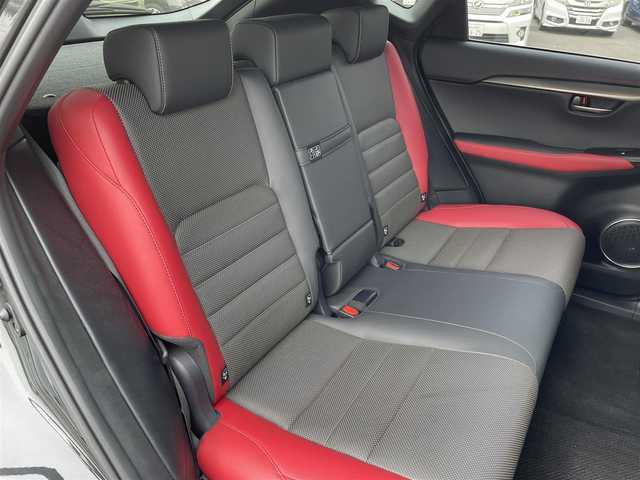 レクサス ＮＸ 300h Fスポーツ 広島県 2018(平30)年 0.9万km グラファイトブラックガラスフレーク ワンオーナー/純正10.3インチナビ（CD/DVD/Bluetooth）/フルセグTV（走行中視聴可）/全方位モニター/ETC2.0/レッド×ブラック コンビレザーシート/・シートヒーター/・エアシート/・パワーシート（メモリー機能付き）/三眼LEDヘッドライト/シーケンシャルウインカー/レーダークルーズコントロール/衝突被害軽減ブレーキ/車線逸脱防止支援機能/オートマチックハイビーム/コーナーセンサー/純正18インチAW/ステアリングヒーター/オートブレーキホールド/スペアキー×2