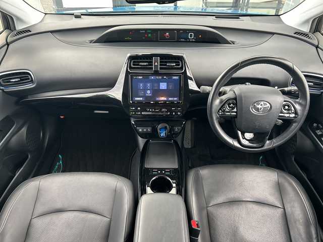 トヨタ プリウス A プレミアム　ツーリングセレ 千葉県 2019(平31)年 3.6万km ブルーM 純正9インチナビ/(フルセグTV/BT/CD/DVD/FM/AM)/バックカメラ/ドライブレコーダー/レザーシート/シートヒーター/エアシート/ブラインドスポットモニター/衝突被害軽減システム/車線逸脱警報/クルーズコントロール/横滑り防止装置/ビルトインETC2.0/アイドリングストップ/LEDヘッドライト/フォグランプ/オートライト/ウィンカーミラー/電動格納ミラー/純正17インチAW/シートリフター/プッシュスタート/スマートキー/フロアマット/ドアバイザー/スペアキー/取扱説明書/保証書