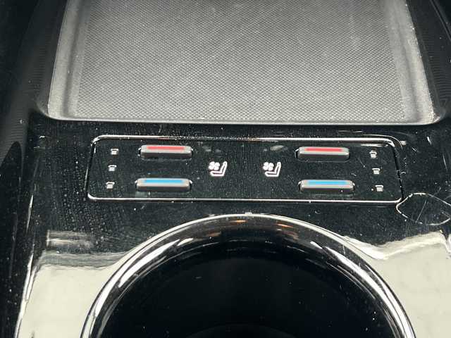 トヨタ プリウス A プレミアム　ツーリングセレ 千葉県 2019(平31)年 3.6万km ブルーM 純正9インチナビ/(フルセグTV/BT/CD/DVD/FM/AM)/バックカメラ/ドライブレコーダー/レザーシート/シートヒーター/エアシート/ブラインドスポットモニター/衝突被害軽減システム/車線逸脱警報/クルーズコントロール/横滑り防止装置/ビルトインETC2.0/アイドリングストップ/LEDヘッドライト/フォグランプ/オートライト/ウィンカーミラー/電動格納ミラー/純正17インチAW/シートリフター/プッシュスタート/スマートキー/フロアマット/ドアバイザー/スペアキー/取扱説明書/保証書