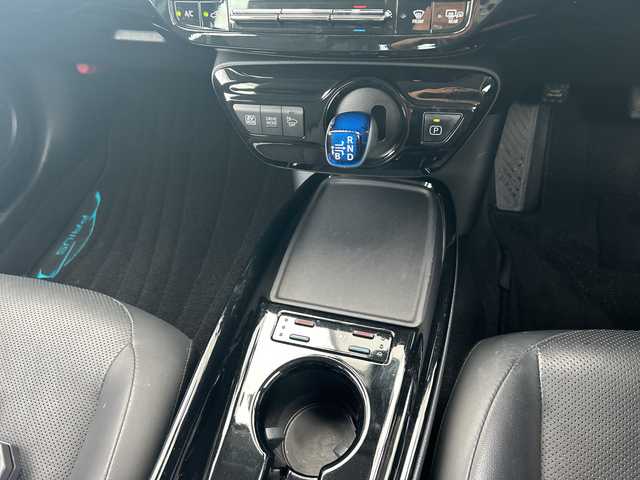 トヨタ プリウス A プレミアム　ツーリングセレ 千葉県 2019(平31)年 3.6万km ブルーM 純正9インチナビ/(フルセグTV/BT/CD/DVD/FM/AM)/バックカメラ/ドライブレコーダー/レザーシート/シートヒーター/エアシート/ブラインドスポットモニター/衝突被害軽減システム/車線逸脱警報/クルーズコントロール/横滑り防止装置/ビルトインETC2.0/アイドリングストップ/LEDヘッドライト/フォグランプ/オートライト/ウィンカーミラー/電動格納ミラー/純正17インチAW/シートリフター/プッシュスタート/スマートキー/フロアマット/ドアバイザー/スペアキー/取扱説明書/保証書